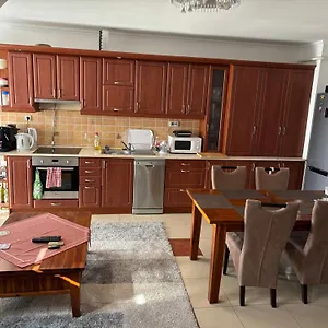 Apartman újszerű, Jól Felszerelt A Szîvében Hűsîtőkkel, Reggelivel, Ingyenes Parkolással!, Debrecen